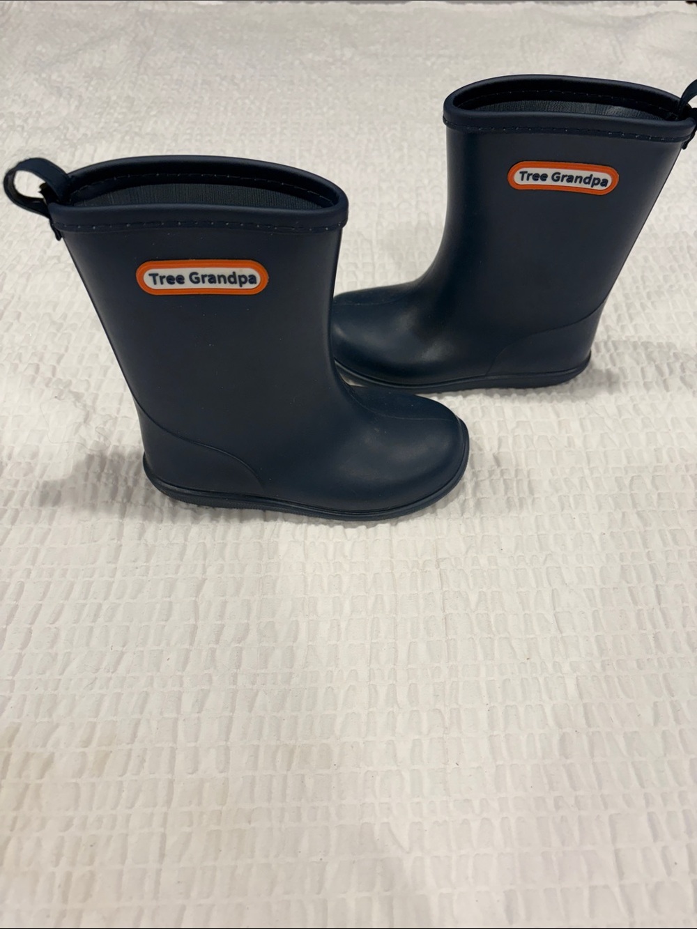 Tree Grandpa Kids' Navy Rain Boots
Estimated size 8 Toddler